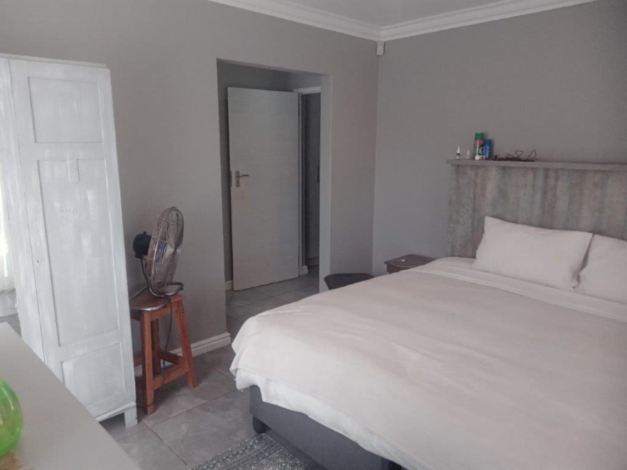 5 Bedroom Property for Sale in Wavecrest Eastern Cape